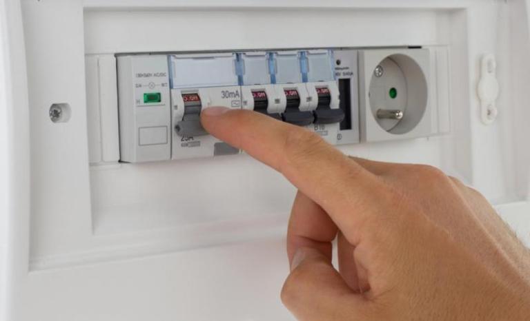 Pourquoi faire appel à un électricien professionnel à Combourg ?